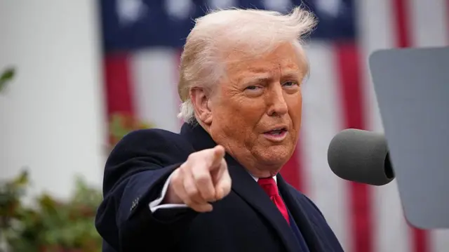 Trump acusa al presidente venezolano Nicolás Maduro de liderar el denominado Cártel de los Soles, designado por Washington como organización terrorista extranjera.