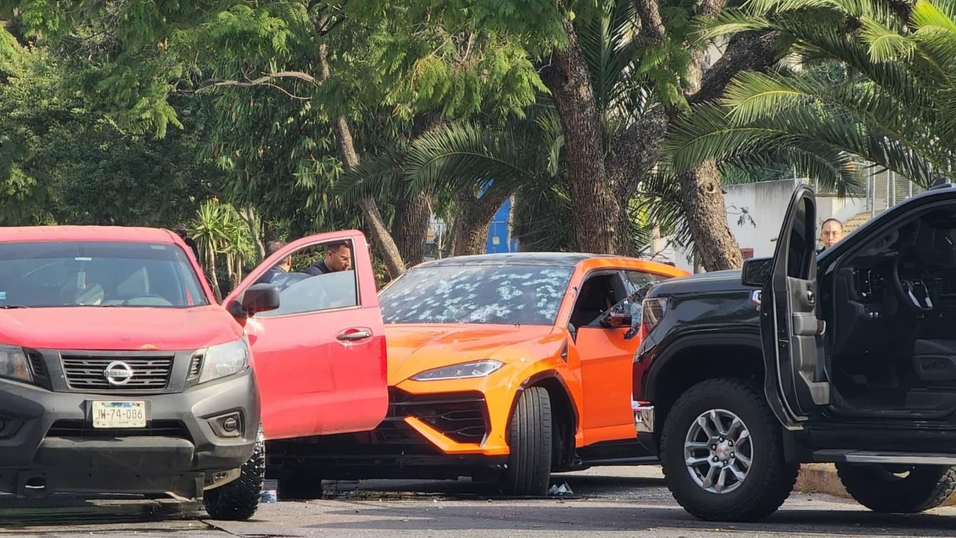 En el sitio quedó una camioneta Lamborghini Urus que era conducida por el empresario, quien viajaba con su hija, la cual falleció posteriormente cuando recibía atención médica.