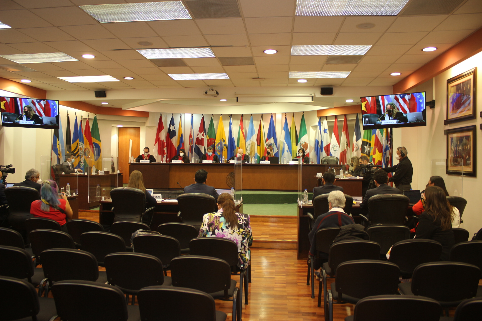 El Tribunal determinó que la violación sexual constituyó un acto de tortura por haber sido intencional, causar severos sufrimientos físicos y mentales y tener como fin intimidar, humillar y controlar a la víctima.