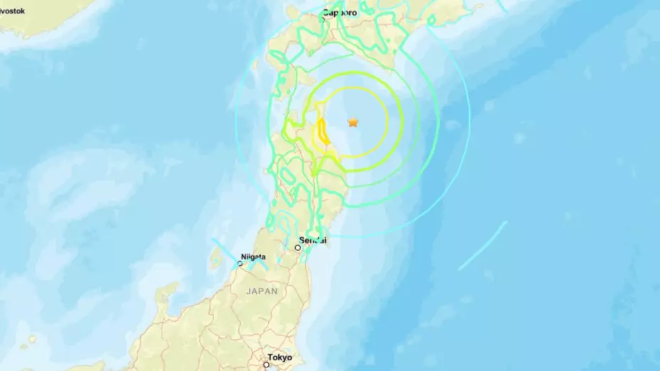 Más de 23 mil personas fueron llamadas a evacuar hacia refugios ante el riesgo de olas mayores.