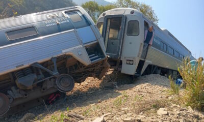 La Secretaría de Marina (Semar) informó que la locomotora principal se descarriló de la Línea Z, cuando viajaban nueve integrantes de la tripulación y 241 pasajeros a bordo de dos locomotoras y cuatro vagones