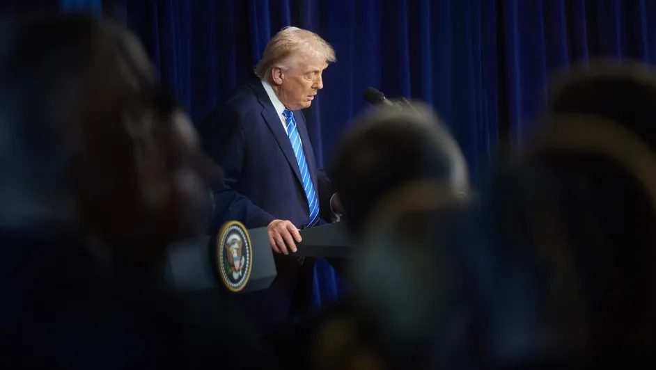 Trump detalló que el ataque se llevó a cabo en un muelle donde, según sus declaraciones, se cargaban lanchas con droga, y afirmó que esa “zona de operaciones ya no existe”.