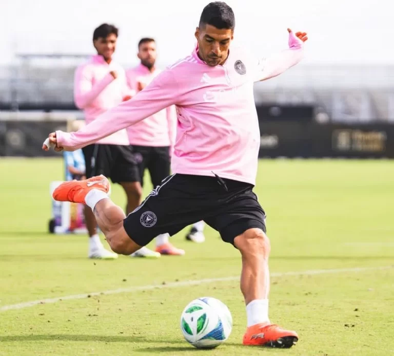 A sus 38 años, Suárez disputó 50 partidos en todas las competiciones durante 2025, en los que marcó 17 goles y aportó 17 asistencias