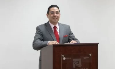 Sheinbaum confirmó el despido de un alto mando en Aduanas y aseguró que no hay encubrimientos. En paralelo, reveló investigaciones contra empresarios de EU por huachicol fiscal.