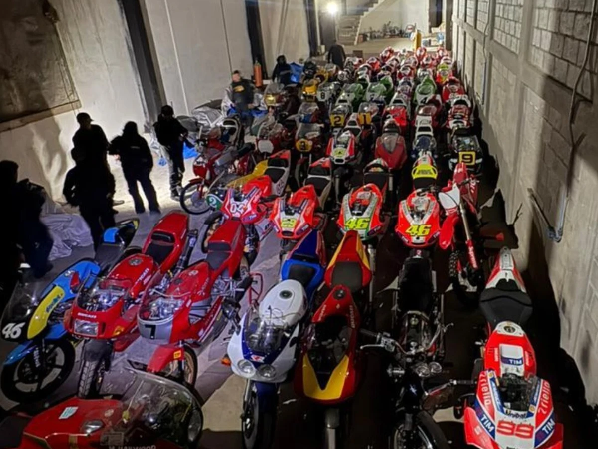 De acuerdo con el FBI, las autoridades mexicanas ejecutaron diversas órdenes de cateo que derivaron en el decomiso de motocicletas con un valor estimado cercano a los 40 millones de dólares.