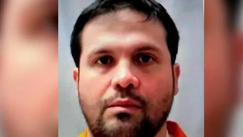 Las investigaciones contra Guzmán López abarcan delitos cometidos entre 2008 y 2021, incluyendo conspiración para traficar drogas, lavado de dinero, posesión de armas de fuego y participación en una empresa criminal continua