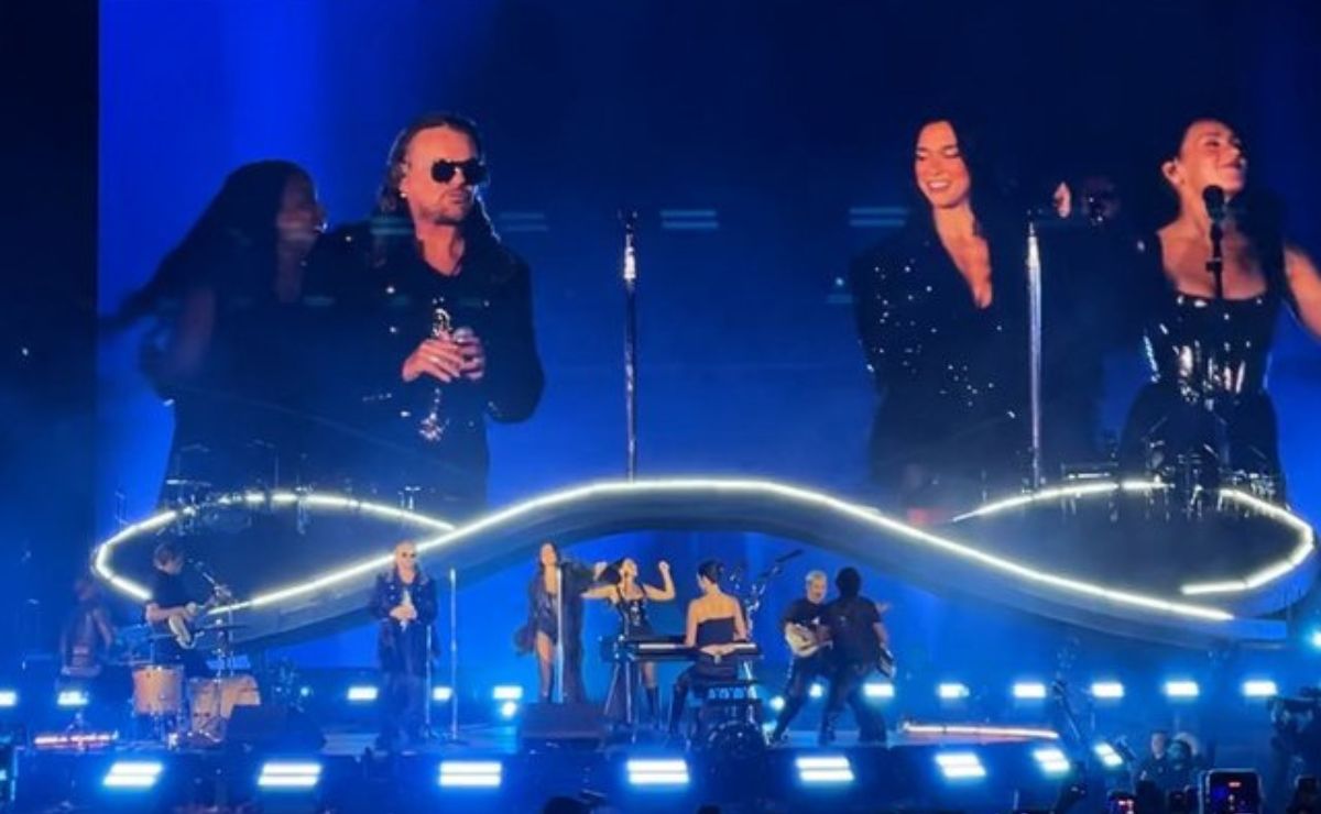 El gesto refuerza la conexión de Dua Lipa con México, luego de que en su primera presentación interpretara el clásico “Bésame mucho” de Consuelo Velázquez.