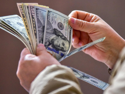 La directora de FinCEN, Andrea Gacki, advirtió que estas redes figuran entre los riesgos más importantes para la estabilidad financiera del país.