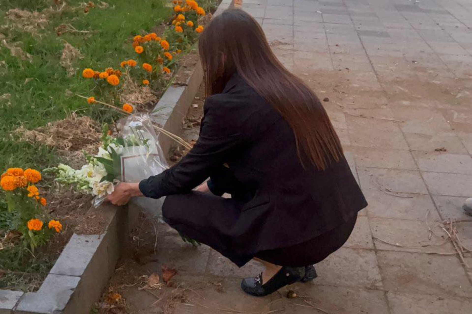 “Si Dios decidió dejarme aquí es para continuar esta lucha y te prometo que no te fallaré”, escribió, acompañando el mensaje con palabras de amor y despedida para Manzo.