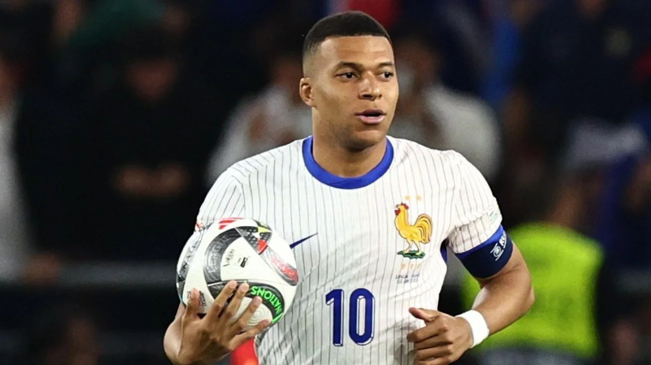 Paralelamente, el agente y otros cuatro policías son investigados por la Justicia francesa por los pagos realizados por Mbappé, que en conjunto ascendieron a 180 mil 300 euros.