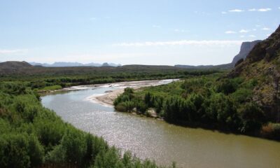 En la mesa de negociación participan funcionarios de ambos países, incluidos Julio Berdegué, Roberto Velasco y Efraín Morales por México, así como Brooke Rollins y Christopher Landau por Estados Unidos.