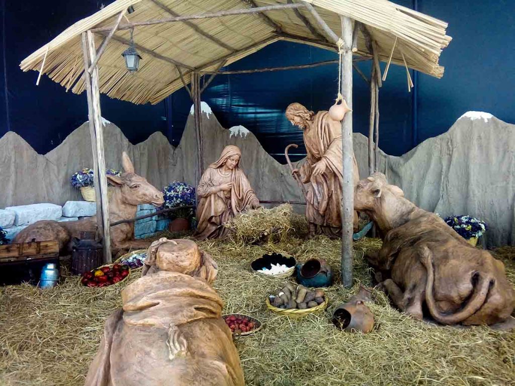 Filoni relató que al pasar por el lugar notó una figura que no recordaba haber visto antes, pero no fue hasta que regresó del Ayuntamiento que se dio cuenta de que aquella “figura” se movía.