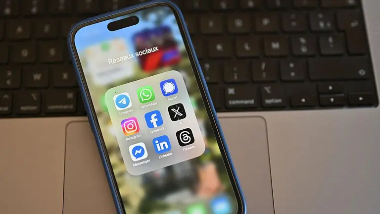 Cabe destacar que, en noviembre pasado, el Diccionario de Cambridge eligió “parasocial” como su palabra del año, un término que hace referencia a la conexión emocional que alguien siente hacia una persona famosa