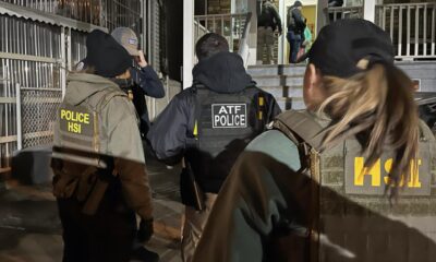 Mamdani explicó detalladamente cuáles son los derechos de los extranjeros frente a una intervención del Servicio de Inmigración, aclarando que ICE no puede ingresar a espacios privados sin una orden judicial firmada por un juez