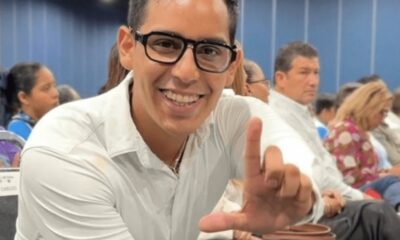 Según reportes preliminares, personal de limpieza del edificio encontró el cuerpo y notificó de inmediato a las autoridades