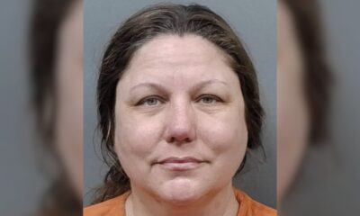 De acuerdo con la investigación, antes de morir, uno de los hombres, residente del condado de Manatee, declaró a las autoridades que su exesposa había llegado a su domicilio, llamó a la puerta y le disparó frente a su hija