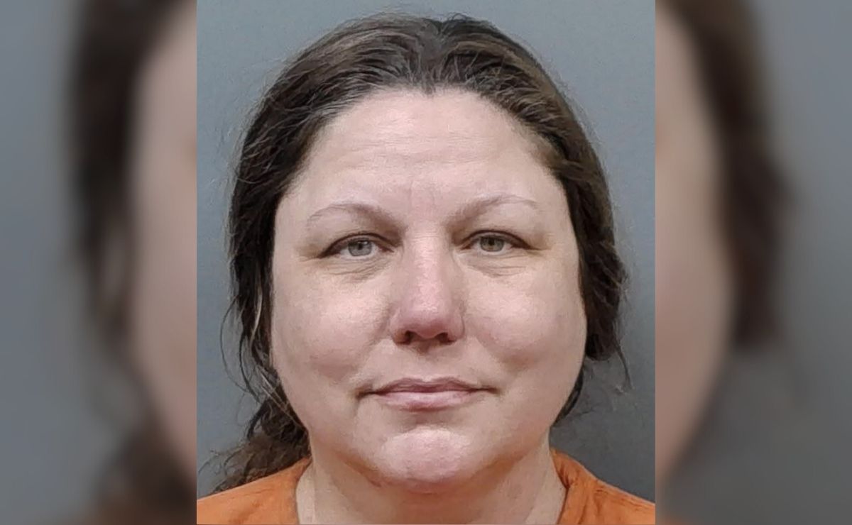 De acuerdo con la investigación, antes de morir, uno de los hombres, residente del condado de Manatee, declaró a las autoridades que su exesposa había llegado a su domicilio, llamó a la puerta y le disparó frente a su hija