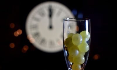 Más allá de las creencias, estos rituales forman parte de una tradición cultural que refuerza la ilusión colectiva de comenzar un nuevo año con optimismo, metas claras y buenos augurios.