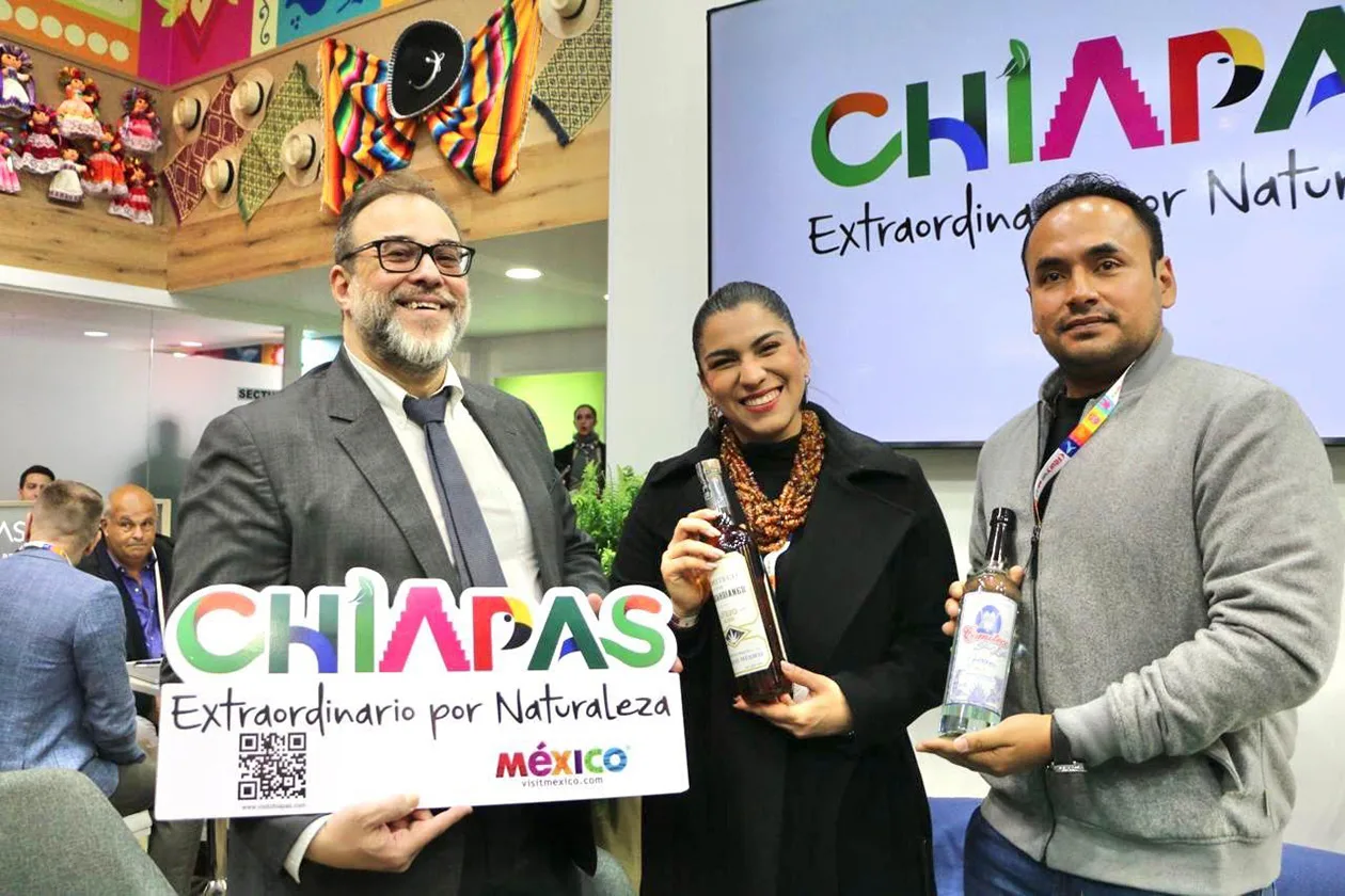 Entre los materiales difundidos, destaca un video publicado por Dorian Molina, secretario particular de la exfuncionaria, donde se observa al grupo entonando “Cielito Lindo” con copas de vino