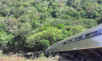 El tren circulaba a 111 kilómetros por hora en tramos rectos, donde el límite permitido era de 70 km/h, y en la zona de curvas avanzaba a 65 km/h, cuando debía hacerlo a un máximo de 50 km/h.