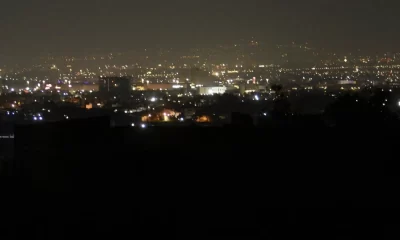 La CFE señaló que, ante este escenario, ha implementado una serie de acciones preventivas con el objetivo de minimizar los riesgos operativos y garantizar el suministro eléctrico a la población.