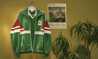 Fue la camiseta que portaron figuras como Hugo Sánchez, Manuel Negrete y Pablo Larios, cuando México alcanzó los cuartos de final y se quedó a un paso del histórico quinto partido, dejando una huella imborrable en la memoria colectiva.