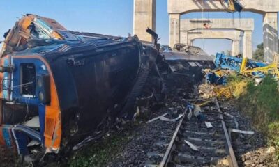 El servicio ferroviario fue suspendido temporalmente en el tramo afectado, que corre bajo una estructura elevada del futuro tren de alta velocidad.