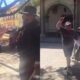 Turista extranjero confronta a manifestantes en el Zócalo de Oaxaca; el altercado quedó en video y generó polémica en redes sociales.