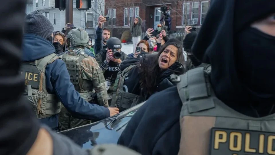 Esta directriz representa un cambio significativo respecto a las prácticas tradicionales que protegían la Cuarta Enmienda de la Constitución de Estados Unidos