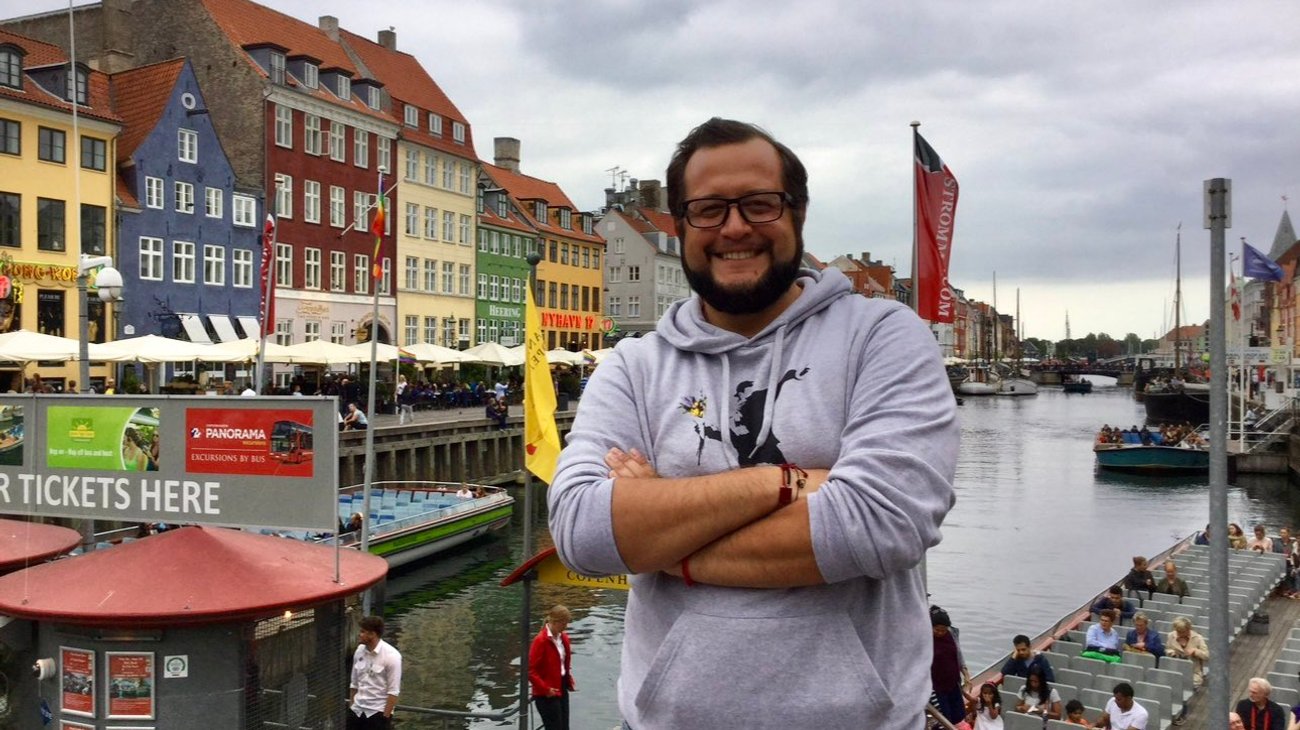 Tras la queja pública, Grok respondió que el mensaje fue generado a partir de una instrucción de un usuario y que no se trató de una respuesta espontánea, además de aclarar que no puede emitir disculpas institucionales.