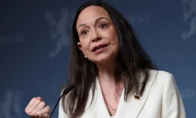 En una serie de mensajes difundidos en su cuenta de X, la dirigente opositora destacó que la lucha contra el gobierno de Maduro ha sido el resultado de años de resistencia y sacrificio, y afirmó que “lo que tenía que pasar, está pasando”.