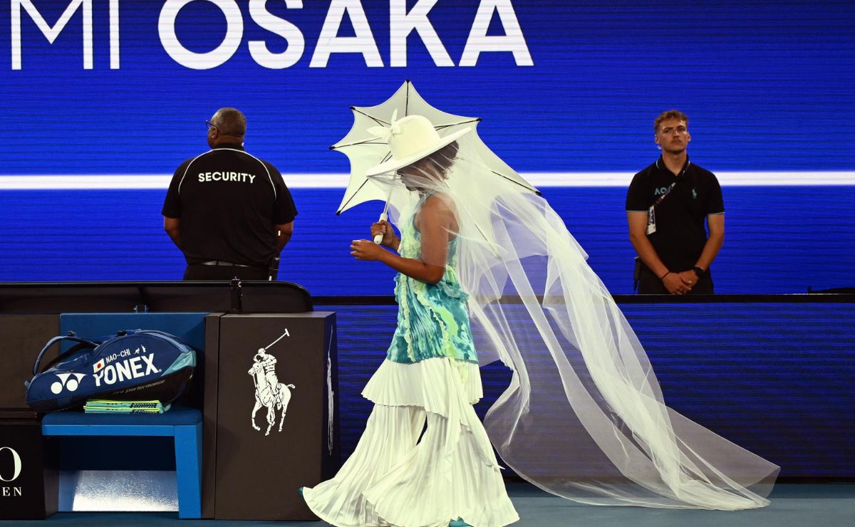 La jugadora explicó que el conjunto incluye referencias simbólicas al Abierto de Australia que ganó en 2021, reafirmando su vínculo con la moda y su libertad creativa