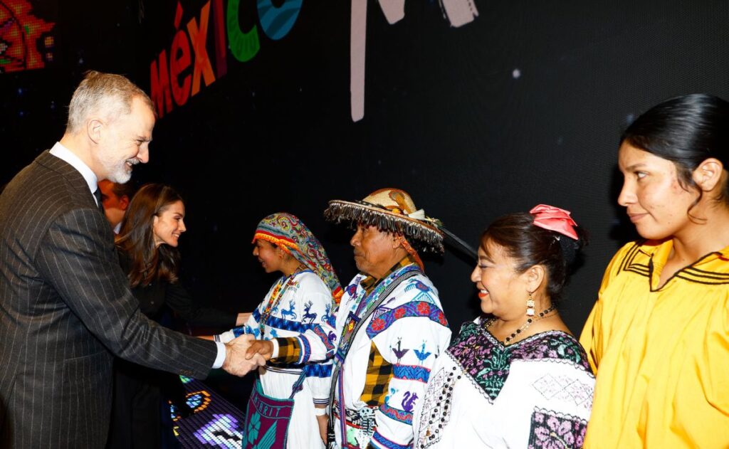 Reyes de España visitan stand de México en Fitur 2026; Sheinbaum lo ...