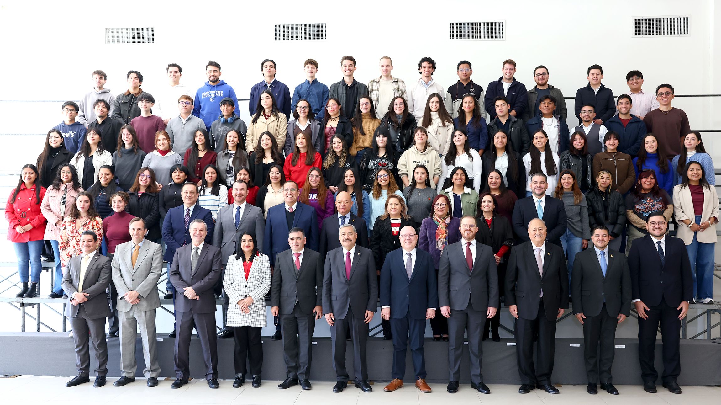 Del total de participantes, 82 estudiantes son mexicanos y 86 provienen de 11 países, quienes serán integrados en 20 dependencias universitarias.