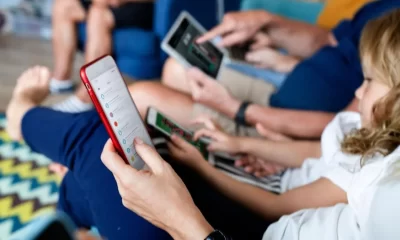 Starmer detalló que, además del límite de edad, se busca restringir funciones consideradas perjudiciales para el bienestar infantil