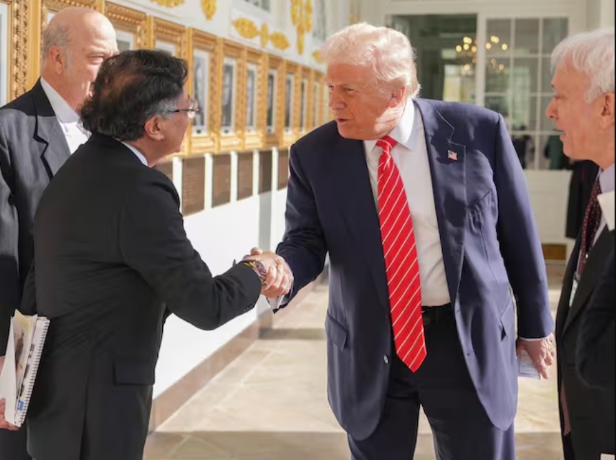 El mandatario colombiano habría descendido de su vehículo en el Ala Oeste, cerca de la Oficina Oval