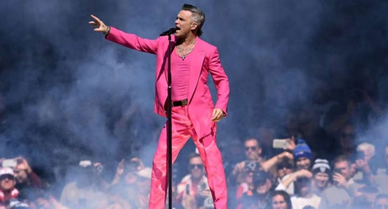 Esta nueva etapa musical comenzó el verano pasado con una exitosa gira por el Reino Unido y Europa que reunió a más de 1.2 millones de asistentes