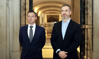 Durante más de una hora, ambos intercambiaron acusaciones, se señalaron de mentir y se responsabilizaron mutuamente por la firma y posterior renegociación del contrato multimillonario