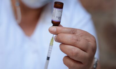 En México, la vacuna se aplica junto con la de rubéola y se incluye en la Cartilla Nacional de Salud