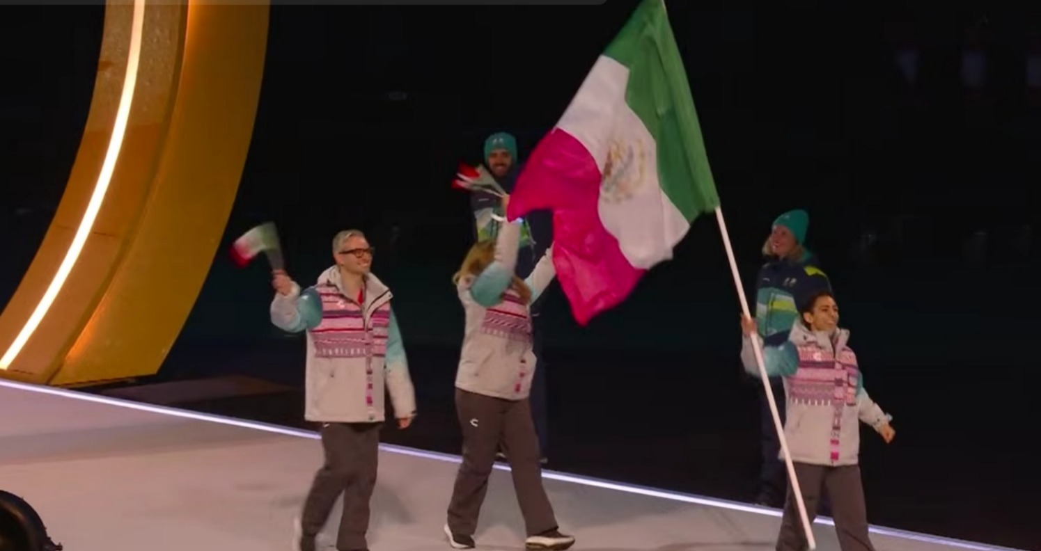 La cantante Mariah Carey sorprendió al público al interpretar el tema “Nada es imposible” durante la inauguración.