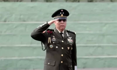 Sheinbaum explicó que el general Cortés Hernández ahora ocupa el cargo de Oficial Mayor de la Secretaría de la Defensa Nacional, por lo que se concretó el relevo al frente de la corporación de seguridad.