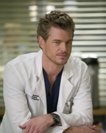 Dane alcanzó fama internacional por su papel del Dr. Mark Sloan, “McSteamy”, en la serie Grey’s Anatomy, donde participó de 2006 a 2012 y regresó como invitado especial en 2021.