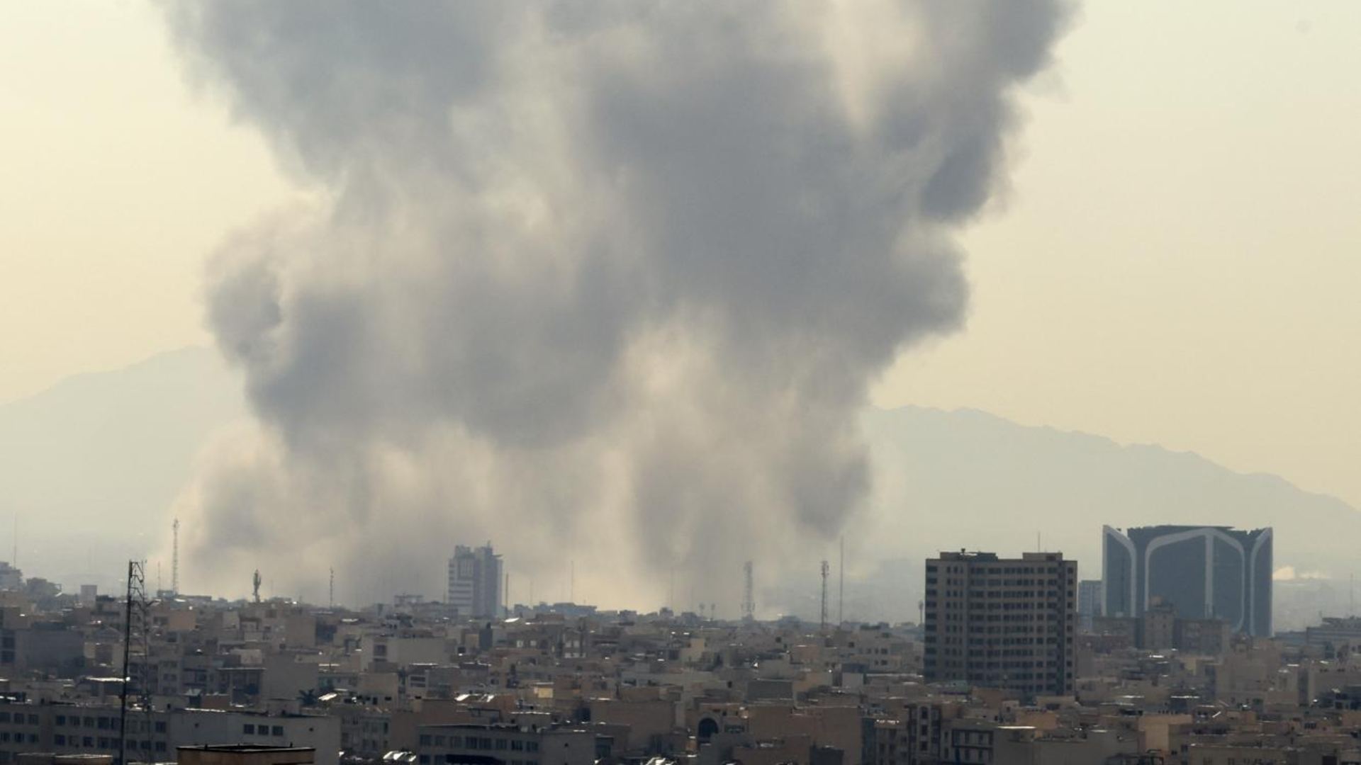 El ataque ocurre en un contexto de alta presión sobre Teherán por su programa nuclear, mientras el Pentágono mantiene una fuerte presencia militar en la región.