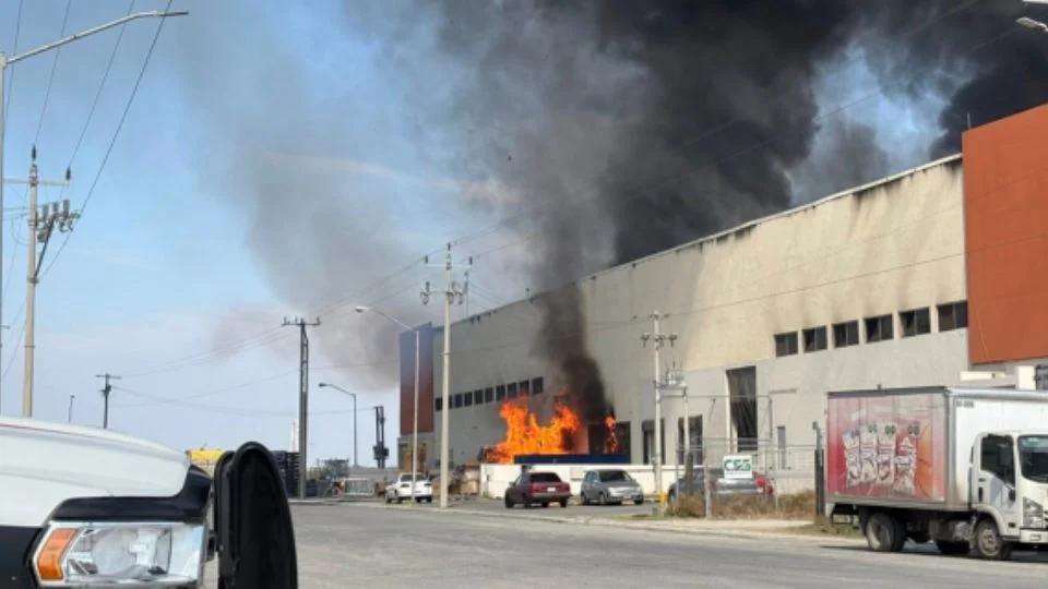 De acuerdo con la dependencia, el siniestro ocurrió alrededor de las 13:06 horas al interior de la empresa KELONG, dedicada a la fabricación de piezas de aluminio