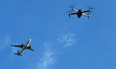 Duffy explicó que la Administración Federal de Aviación (FAA) y el Departamento de Defensa actuaron de manera inmediata ante la incursión con drones, lo que llevó a imponer restricciones a la operación aérea.