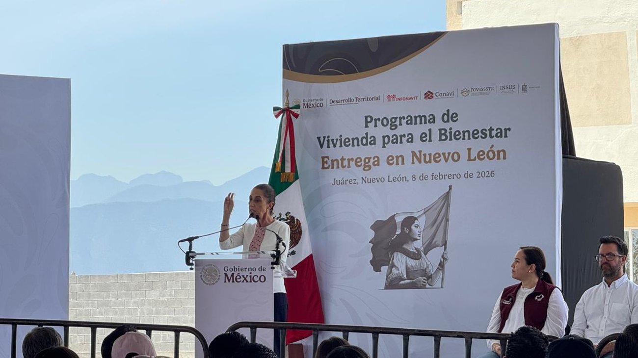 Octavio Romero Oropeza, director general del organismo, informó que 378 derechohabientes ya seleccionaron su casa y que en esta primera etapa se entregaron las llaves a 53 familias beneficiadas.