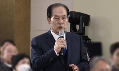 Aunque Kim fue expulsado del partido, permanece en funciones como alcalde y reconoció que su elección de palabras fue inapropiada, asegurando que no tuvo intención de ofender a ciudadanos extranjeros.