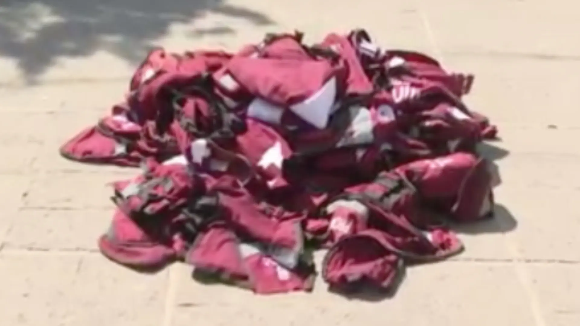 Con la destrucción de los uniformes, el gremio turístico busca marcar distancia con la gestión anterior y recuperar su derecho a trabajar sin presiones