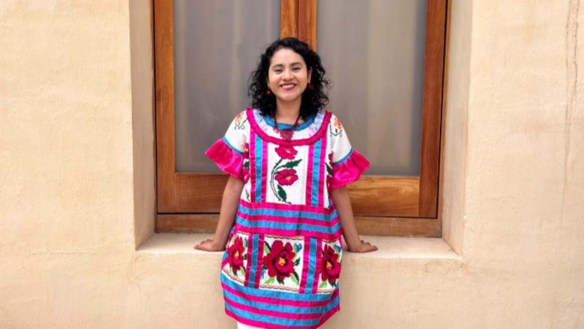 Nadia López García es licenciada en Pedagogía por la UNAM, originaria de Oaxaca y hablante de la lengua mixteca