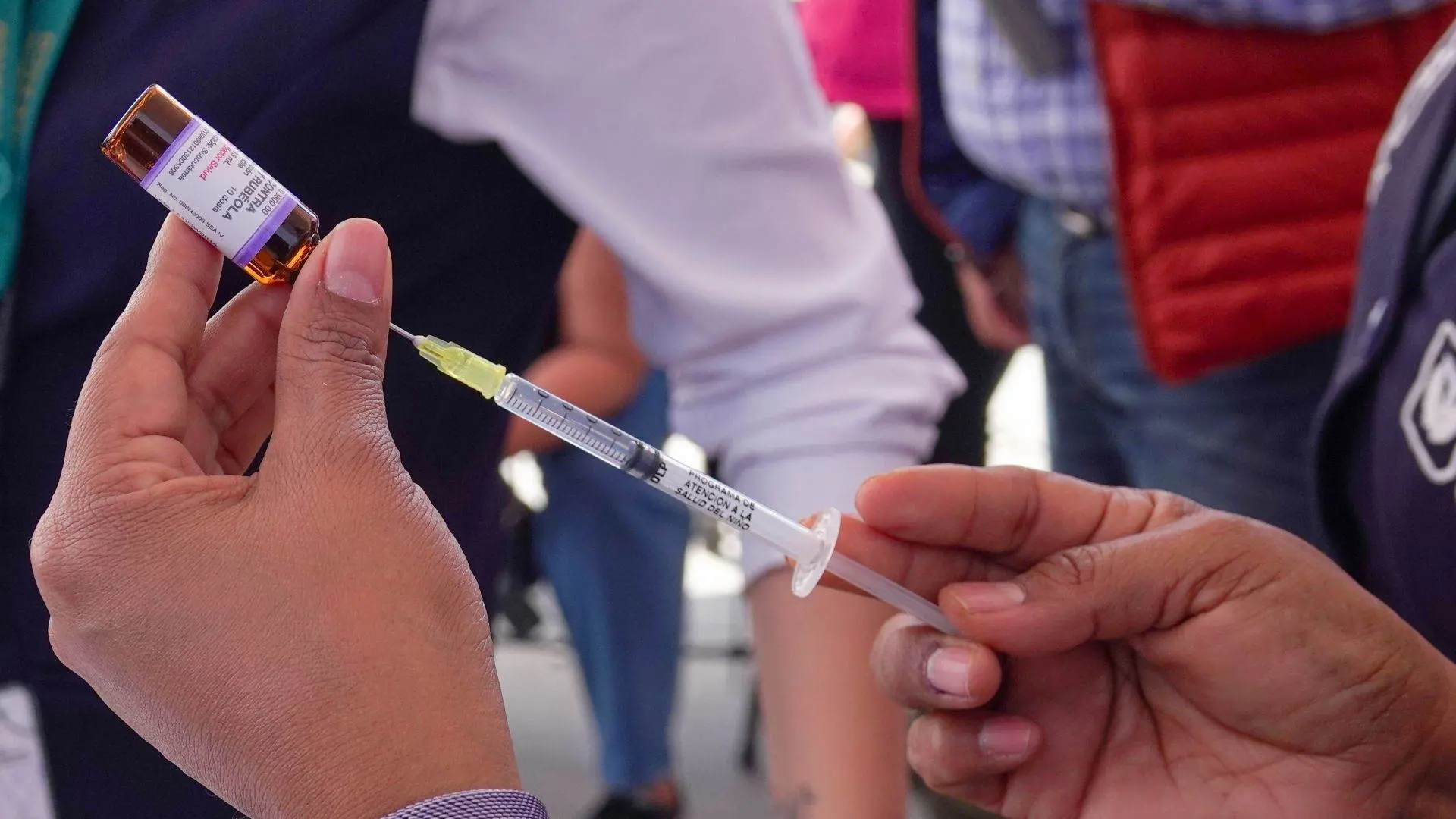 La estrategia contempla que cualquier persona de entre 13 y 49 años que no recuerde haberse vacunado o que no cuente con el esquema completo, acuda a aplicarse la dosis correspondiente.